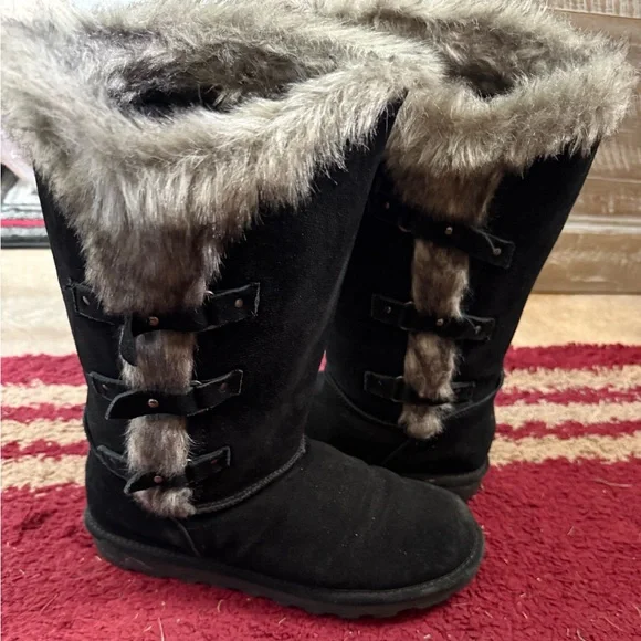 BearPaw Black Boots with Fur Trim - Picture 2 of 8